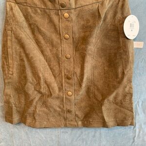 NWT By Design  Size M Button-Front Faux Suede‎ Olive skirt